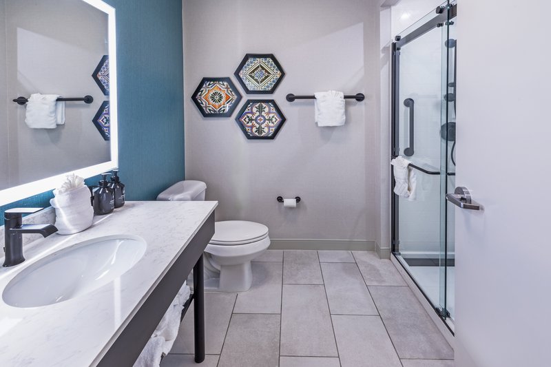 Hotel Indigo Spring – Woodlands Area