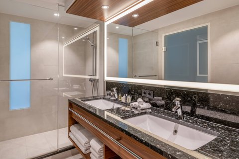 Junior Suite - Bathroom