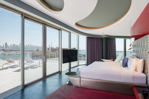 E - WOW Suite King Guestroom
