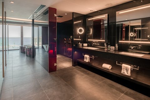 WOW Suite Bathroom