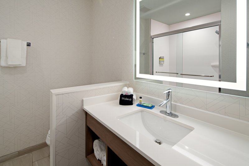 Holiday Inn Express and Suites Palm Desert – Millennium