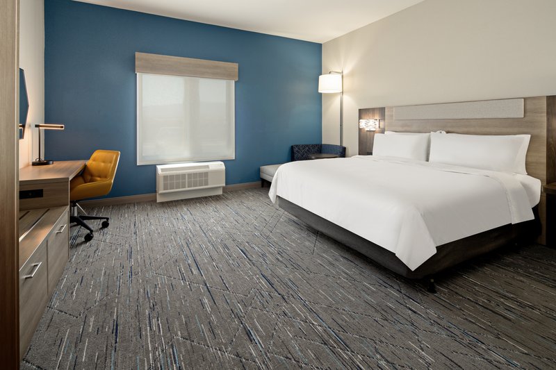 Holiday Inn Express and Suites Palm Desert – Millennium
