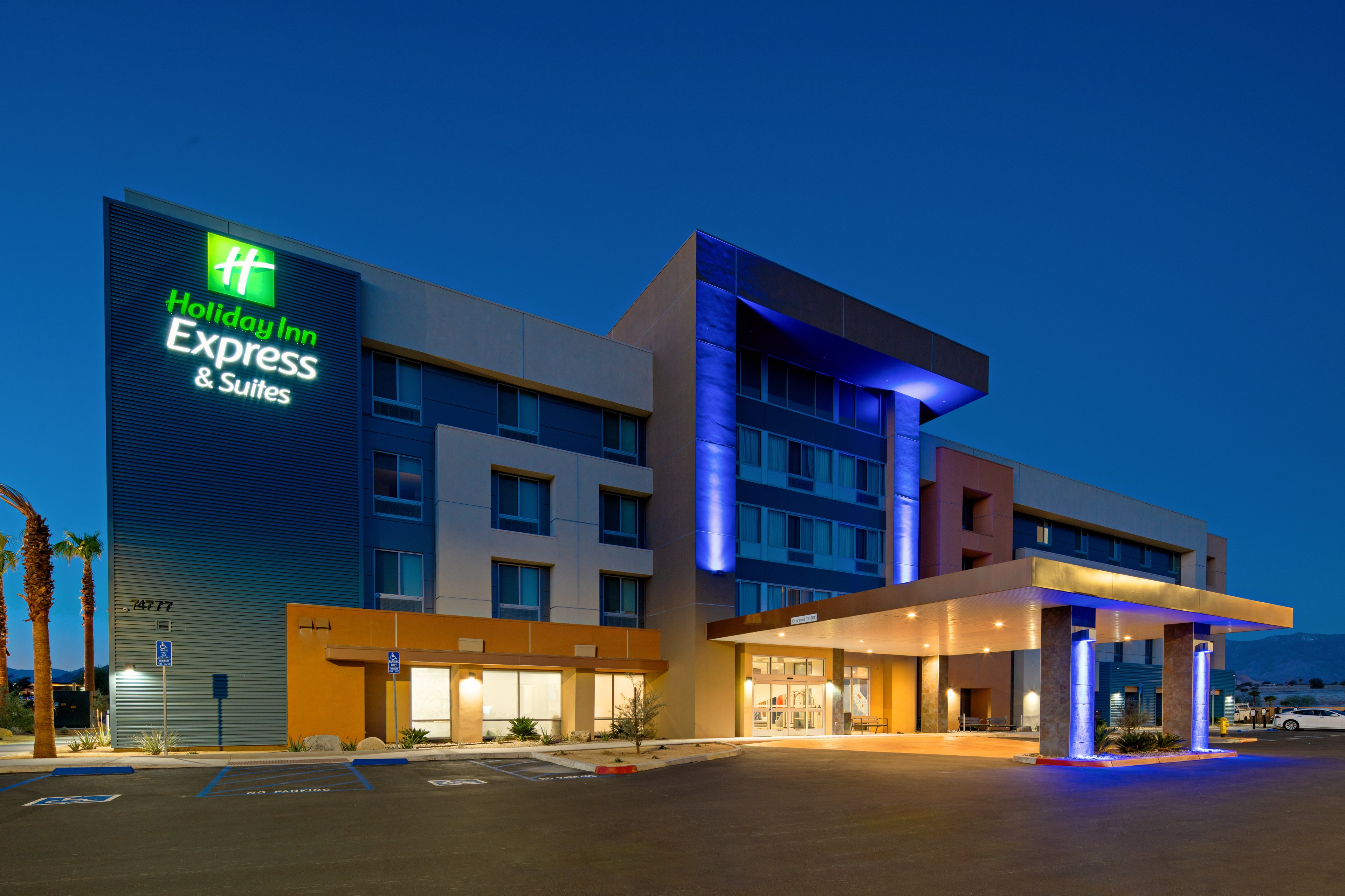 Holiday Inn Express & Suites Millennium