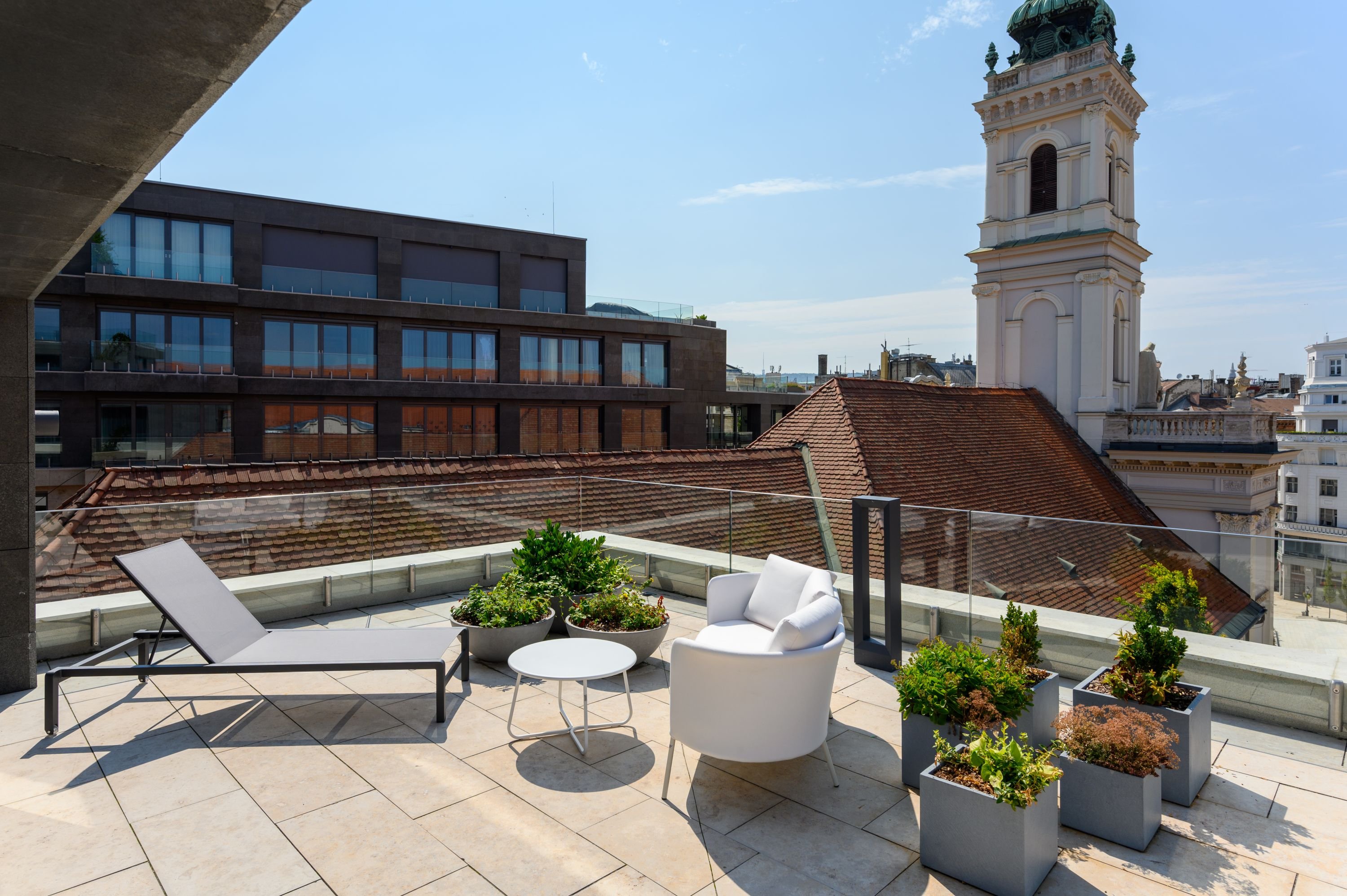 Emerald Hotel & Suites