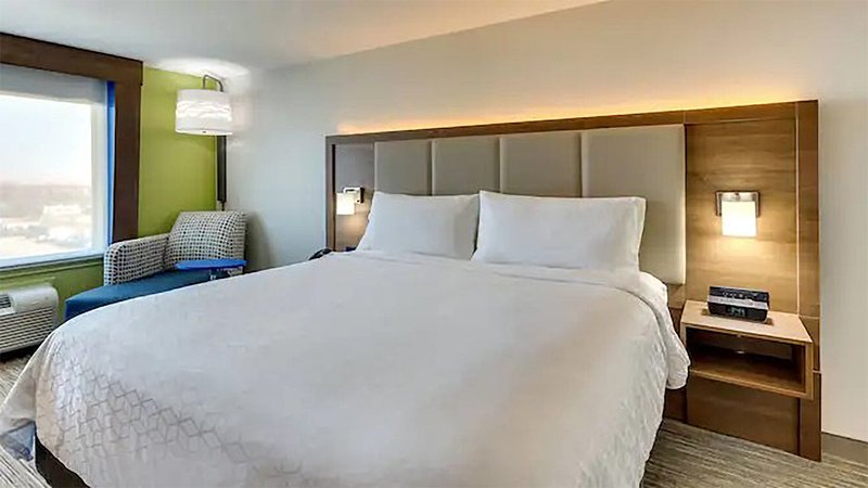 HOLIDAY INN WOODLAND HILLS