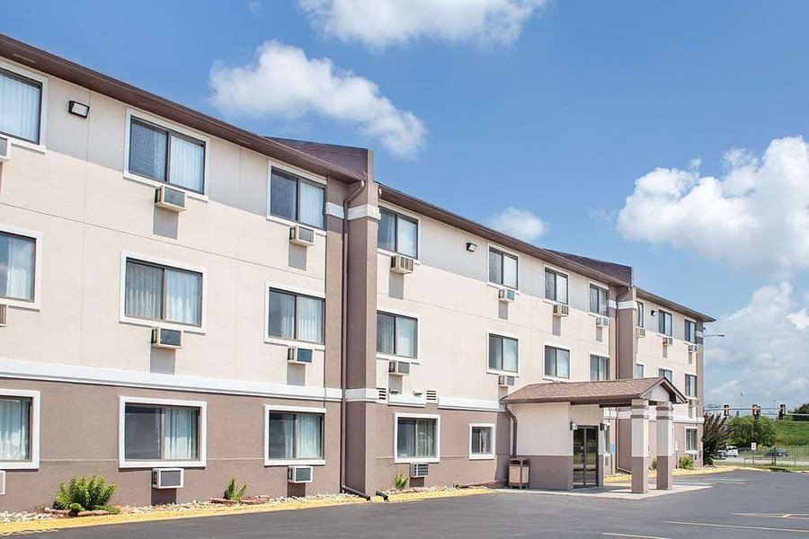 Boarders Inn & Suites