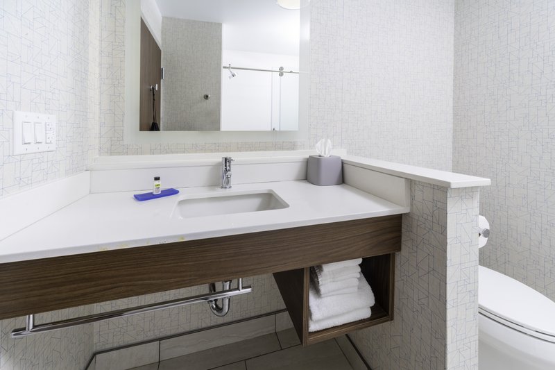 Holiday Inn Express and Suites Brevard – City Center