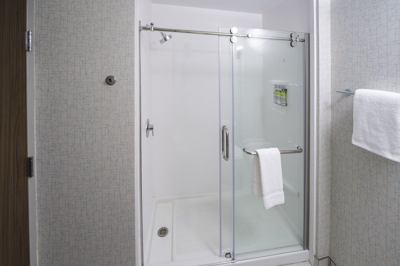 Holiday Inn Express and Suites Brevard – City Center