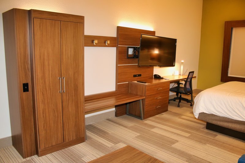 HOLIDAY INN EXP SUITES DOUGLAS
