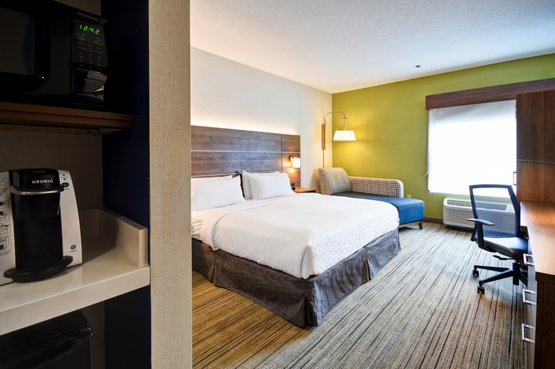 HOLIDAY INN EXPRESS MIDDLETOWN
