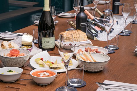 Aperitivos en el lounge Griesel Sekt