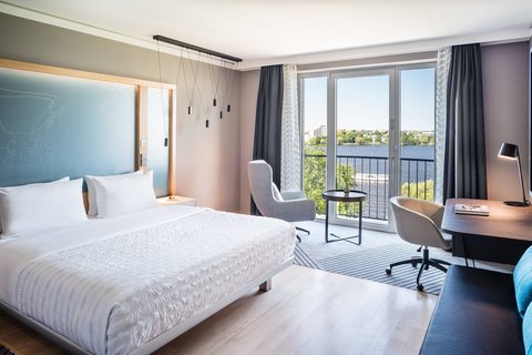 Executive Lake View Room