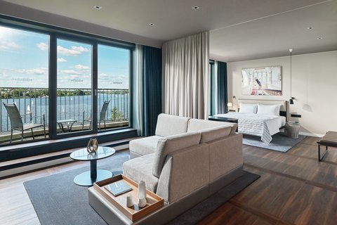 Lake Suite - Living Area