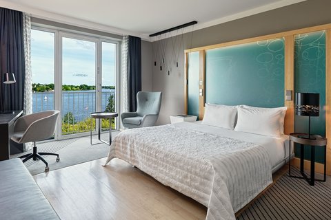 Executive Lake View Room