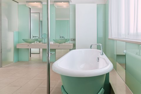 Suite Bathroom