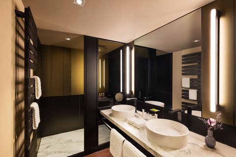 Lake Suite - Bathroom
