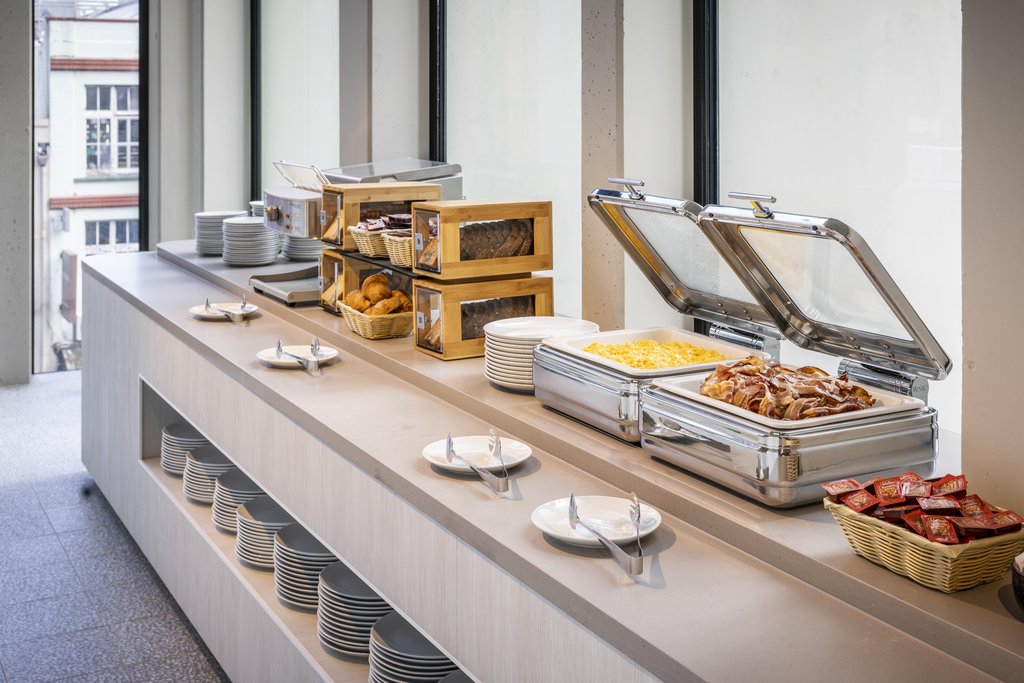 Holiday Inn Express Auckland City Centre, an IHG Hotel - Express start breakfast at Holiday Inn Express Auckland