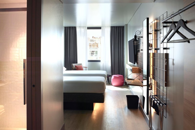 Guest room, twin beds, city view