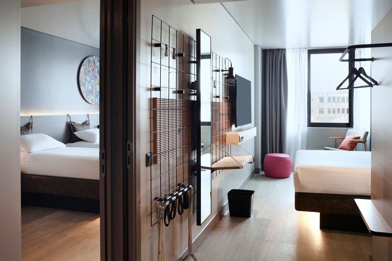 Guest rooms, Queen, City view, Twins