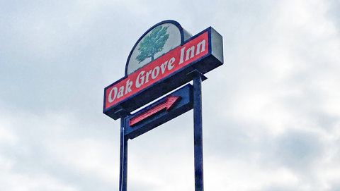 Oak Grove Inn MO Signage