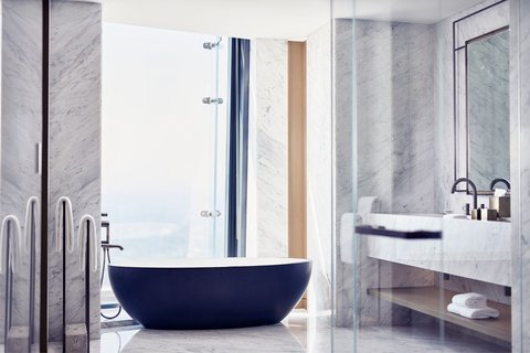 Club lounge access, Suite Bathtub