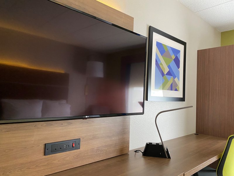 HOLIDAY INN EXPRESS AND SUITES