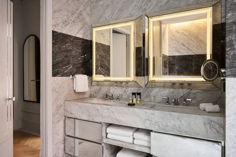 Mega Suite - Bathroom