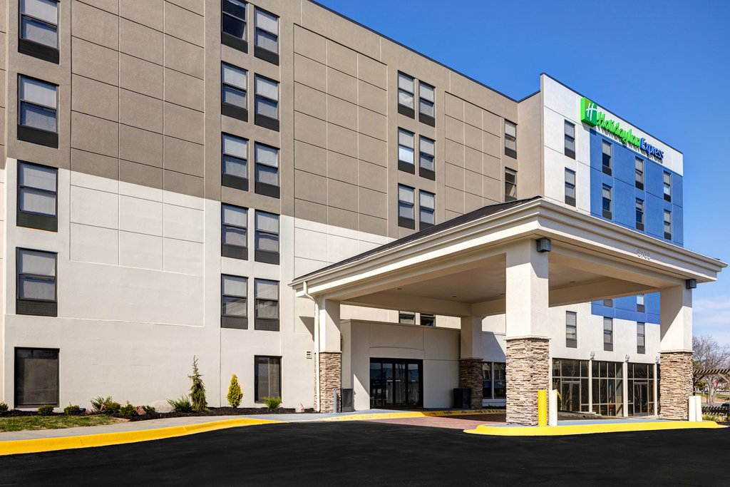 Hotel Exterior Daytime