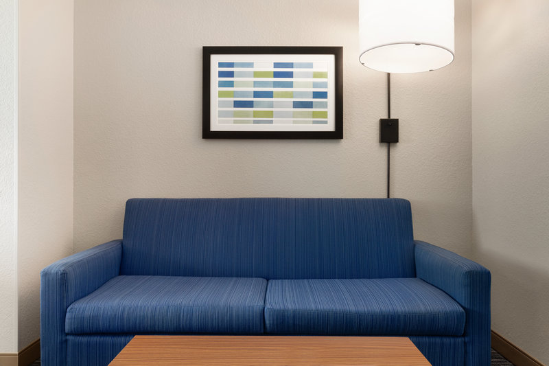 HOLIDAY INN EXP STES PEMBROKE