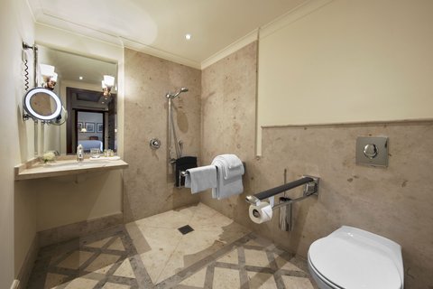Baño accesible para personas con discapacidades