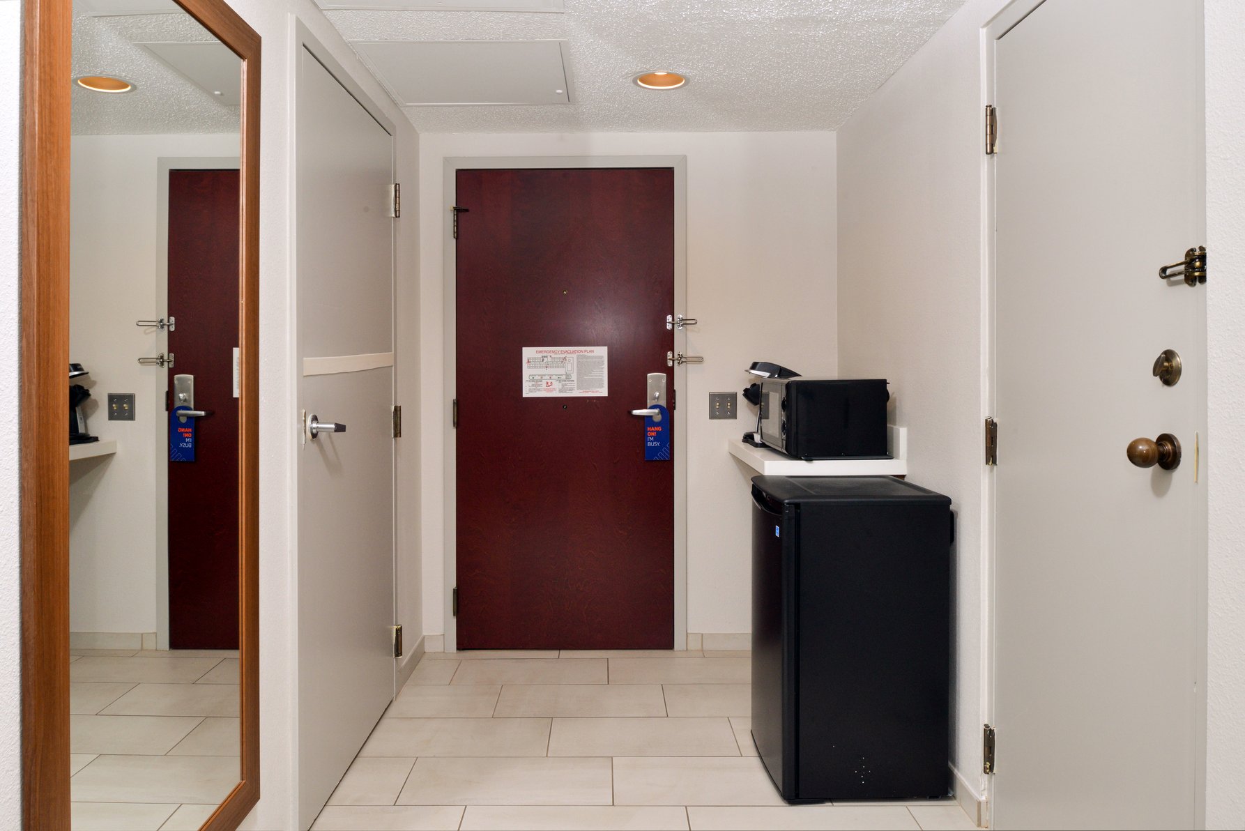 Holiday Inn Express BLOWING ROCK SOUTH Room Type - 1 Queen Bed Standard Mobil Access Tub