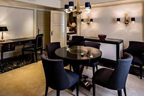 Prince de Galles Suite d Or Living Area