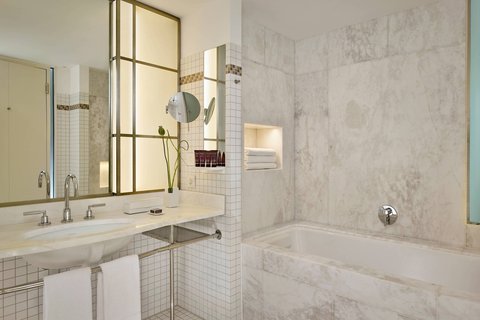 Guestroom Bathroom/Tub