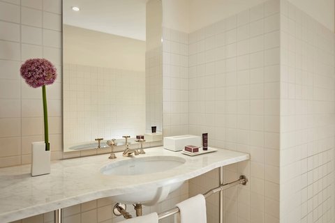 Executive Double/Double Suite - Bathroom