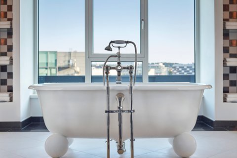 Ritz-Carlton Suite Bathroom