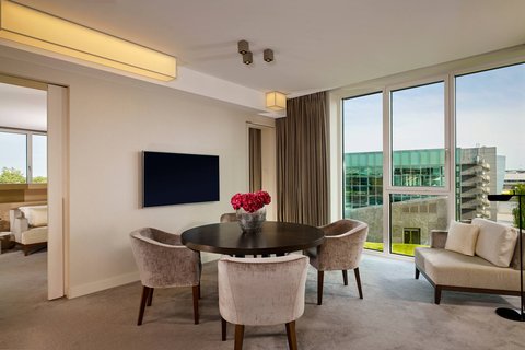 Signature Suite - Club lounge