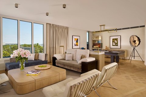 Ritz-Carlton Suite Living room