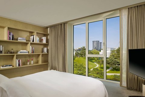 Signature Suite - Bedroom