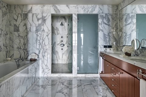 Baño de la suite Penthouse – Bañera y ducha independientes