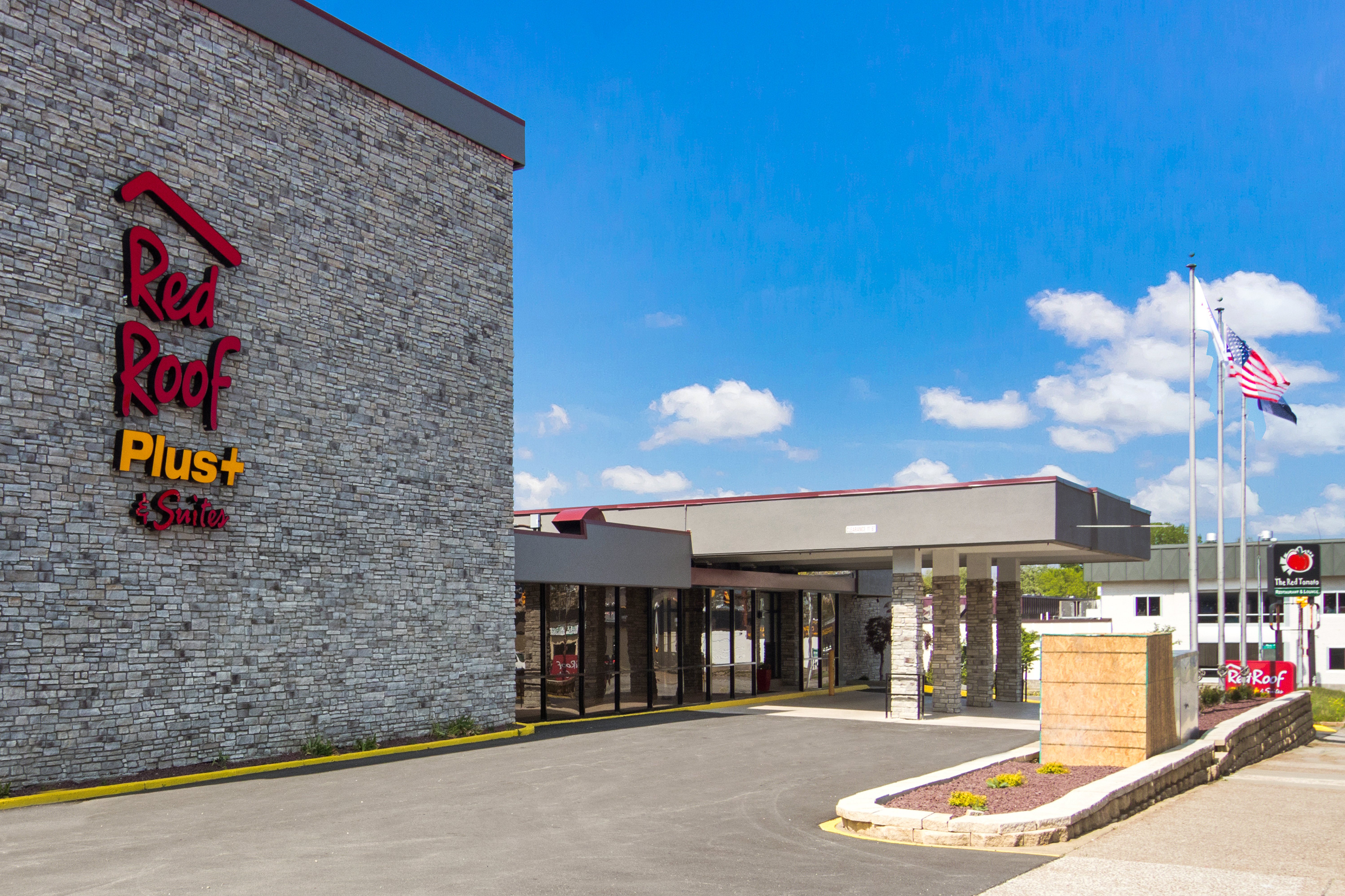 Red Roof PLUS+ & Suites Erie