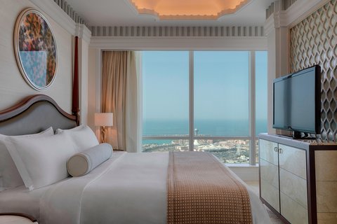 Grand Deluxe King Suite - Bedroom
