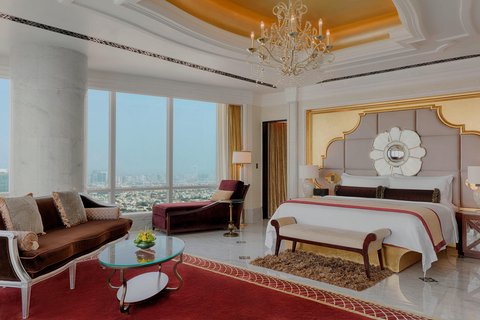 Al Hosen King Suite - Bedroom