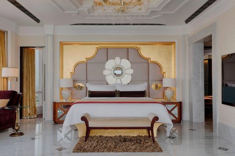 Al Hosen King Suite - Bedroom