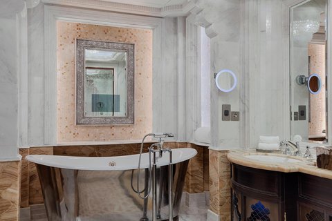 Baño de la Suite Al Mushref - Bañera