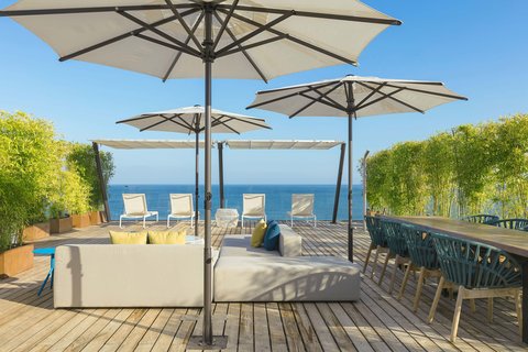 Terraza con vista al océano del Extreme WOW