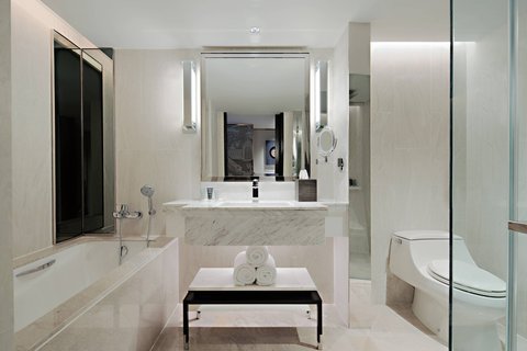 Guest Bathroom - Separate Shower & Tub