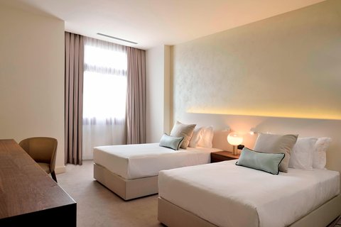 Deluxe Twin/Twin Guest Room