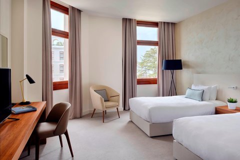 Deluxe Twin/Twin Guest Room