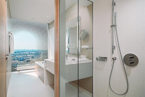 Horizon Suite - Bathroom – Walk-In Shower