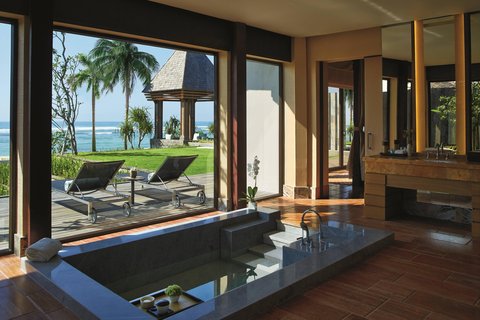 Bathroom of The Ritz-Carlton Oceanfront Villa